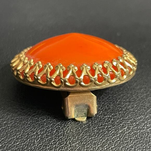Vintage Bakelite Orange PAT PEND Ornately‎ Pronged Clip On Earrings - Picture 7 of 8